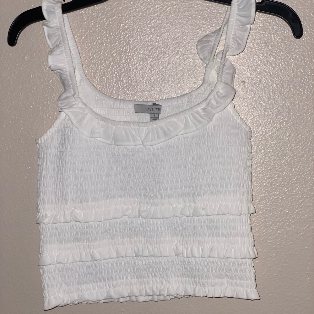 tank crop top🤍